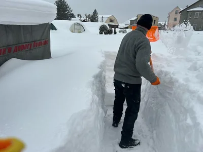 Как заставить себя увлекательно провести с лопатой (в две руки) 3.5 часа, вместо валяния на диване?